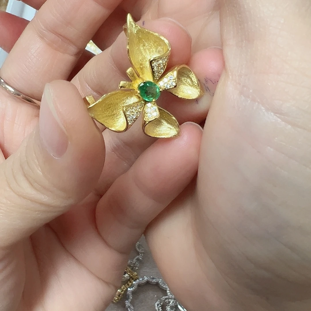 趙***你银S925镶嵌祖母绿颈饰