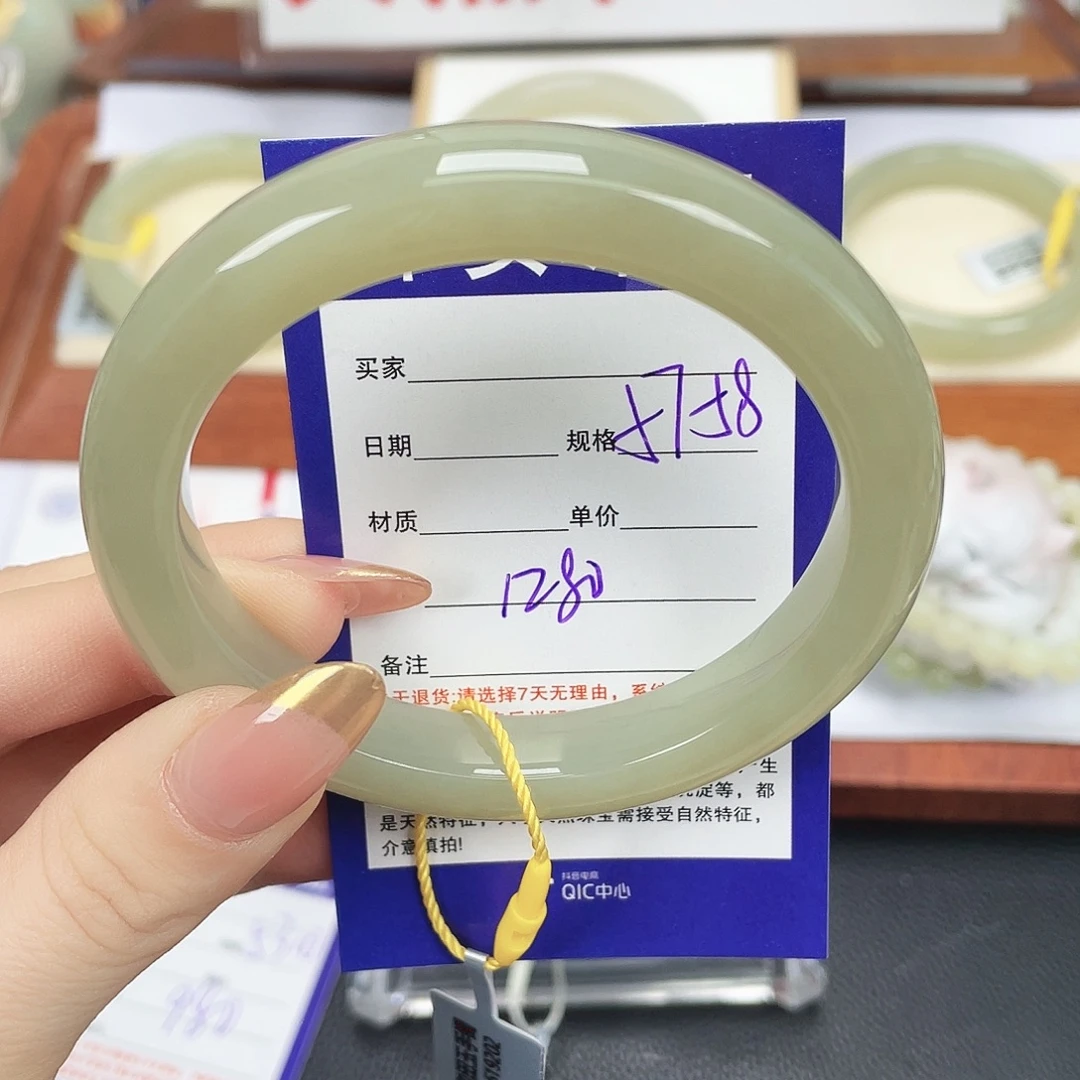 和田玉未镶嵌手镯