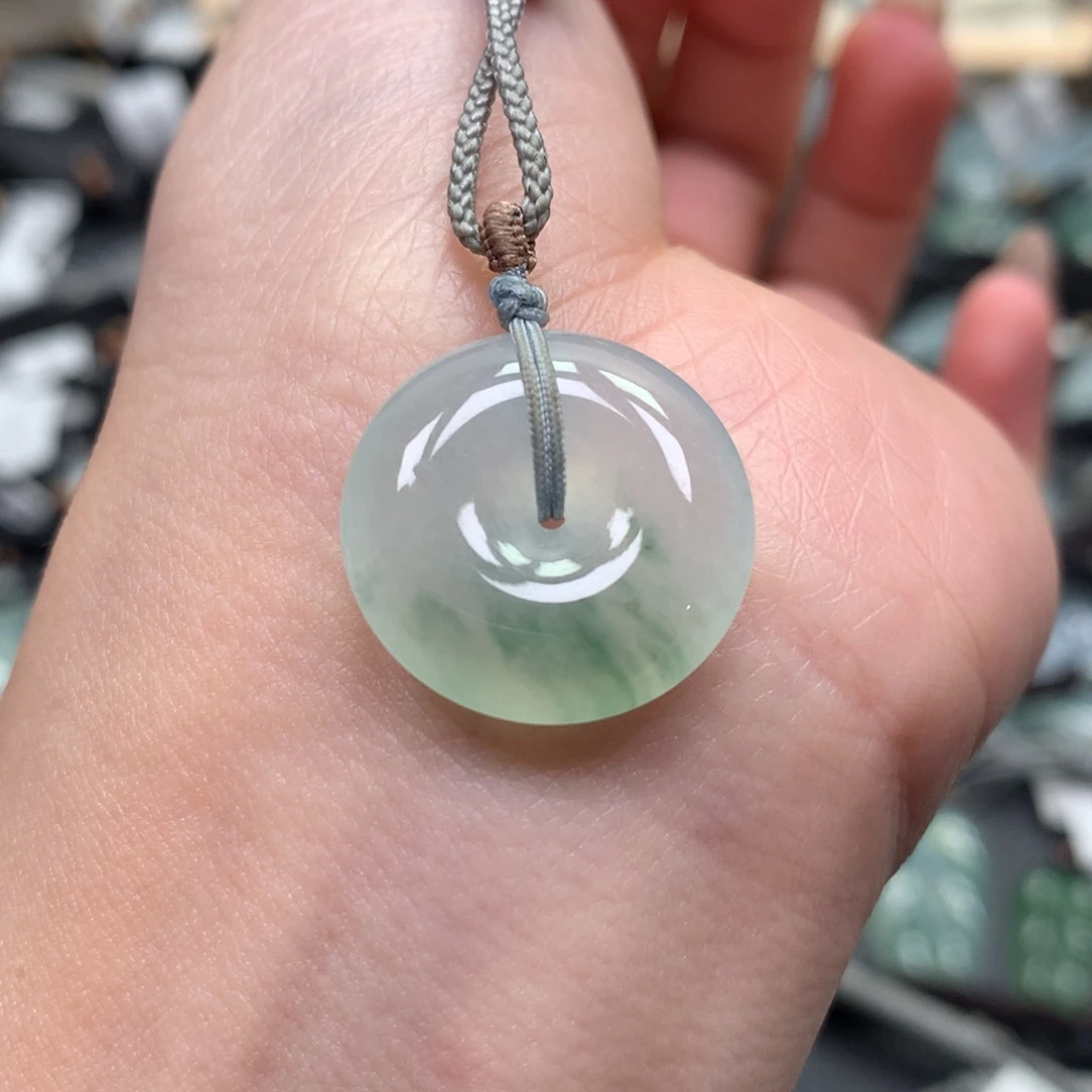 翡翠颈饰未镶嵌扣子