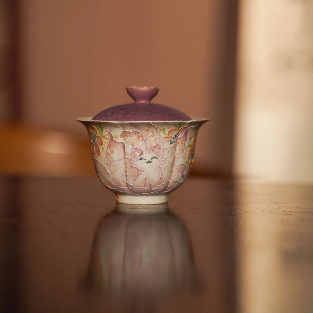 青花火石红九尾狐-釉下青花柴窑纯手工手绘老陶泥莲瓣盖碗