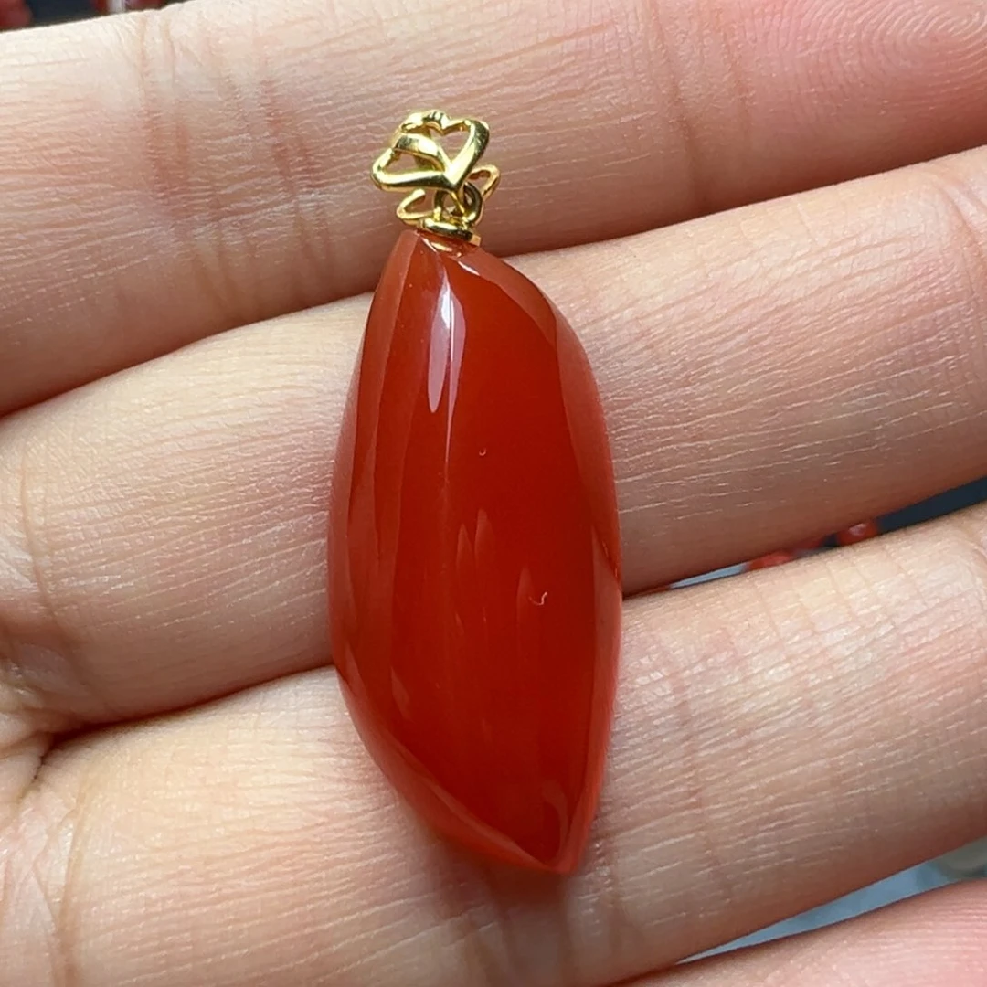 南红玛瑙吊坠18K金镶嵌