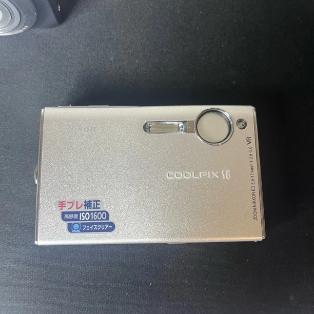 95新 Nikon/尼康 S8 710w像素 3倍变焦  配件齐 冷白皮 no退换