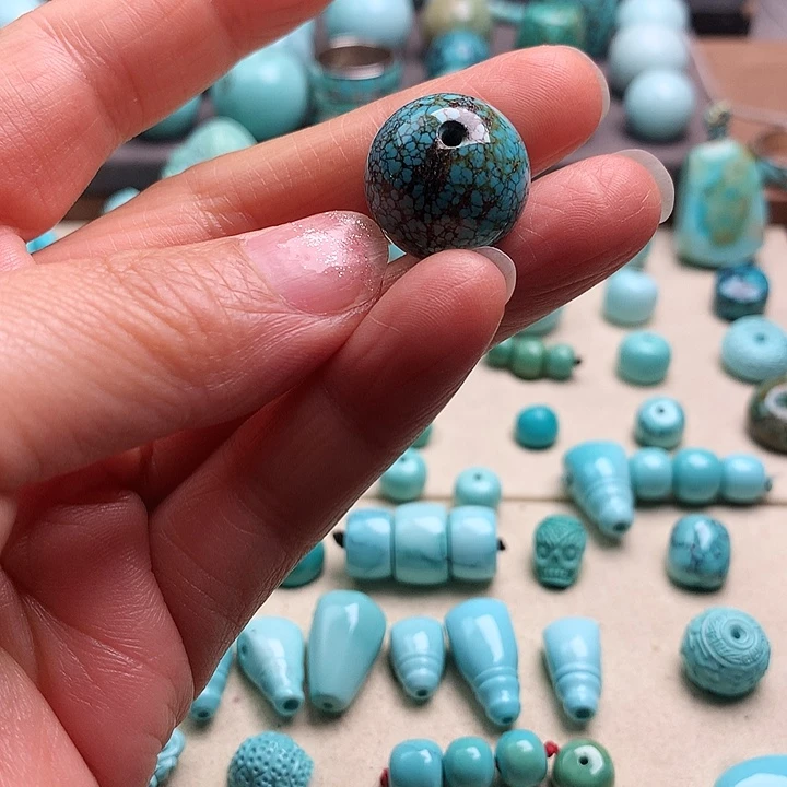 绿松石未镶嵌颈饰