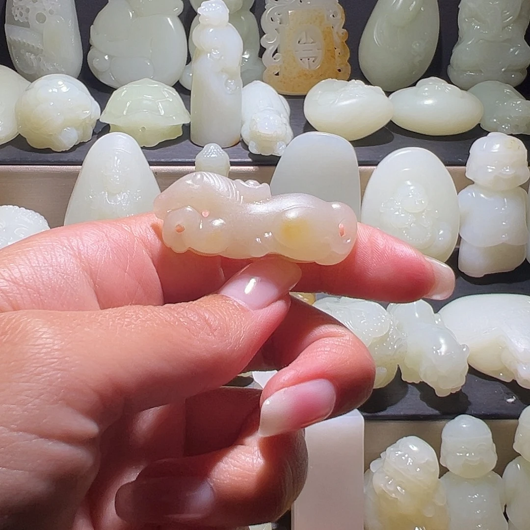 今***心和田玉未镶嵌颈饰