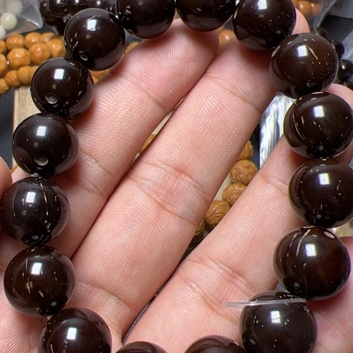 猴头核桃手串看看咯