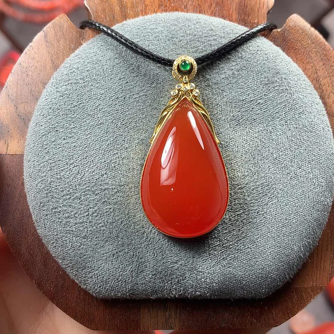 南红玛瑙118K金镶嵌大**市冰红水滴吊坠