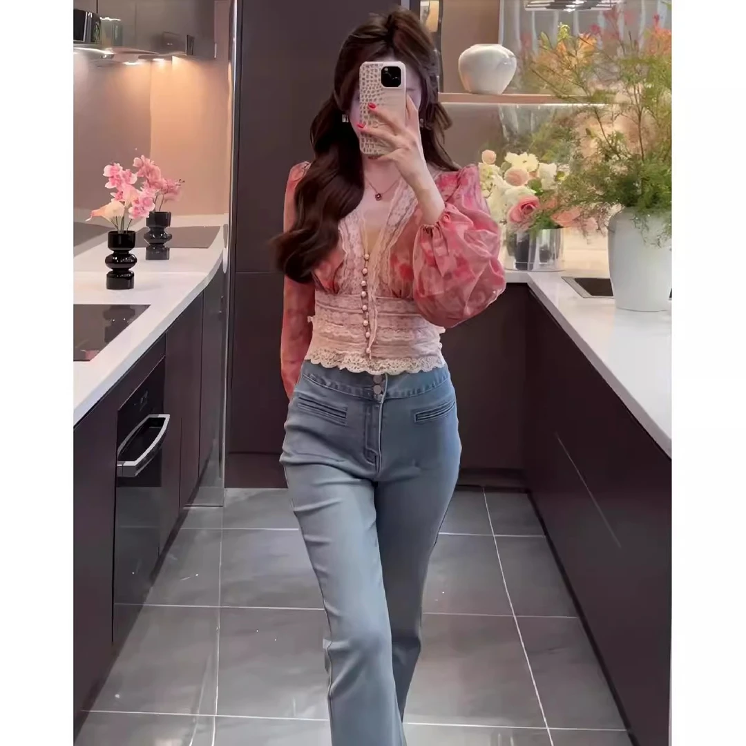 法式浪漫甜美V领印花长袖衬衫女春秋新款气质收腰拼接蕾丝短上衣