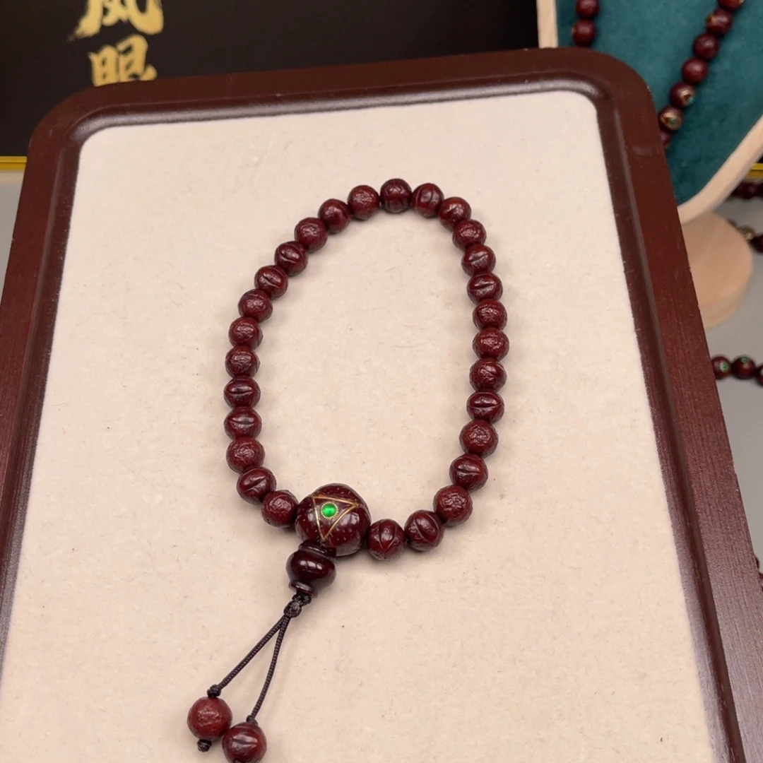 嘴***吻吊坠凤眼菩提凤眼