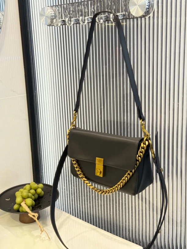 春夏爆款三室一厅休闲斜挎包牛皮包