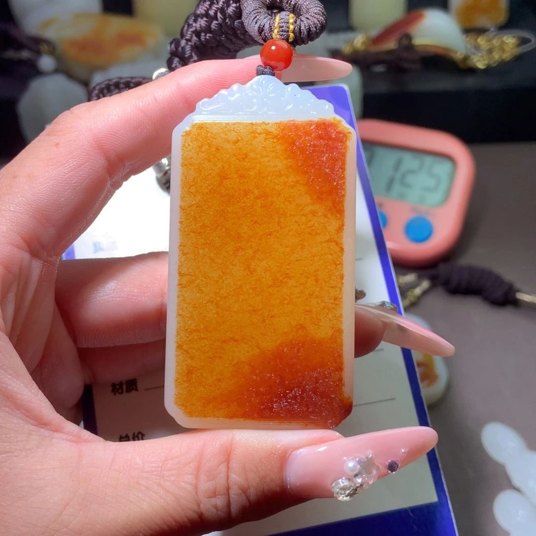 飞***鱼和田玉未镶嵌颈饰
