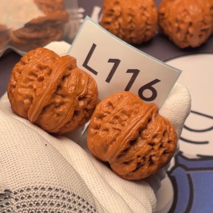 朴***华文玩核桃把件尺寸41 150 116