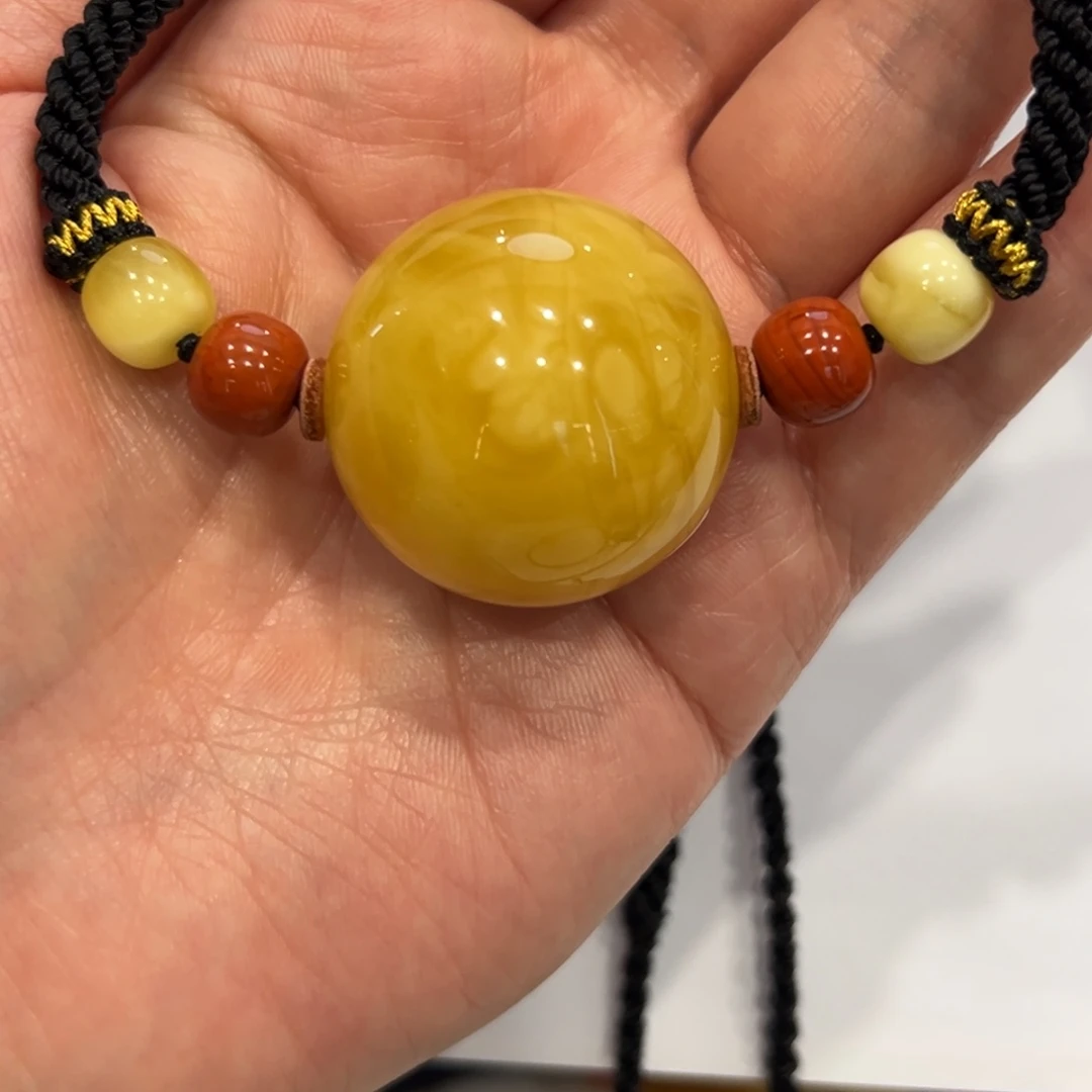 琥珀颈饰未镶嵌契*王