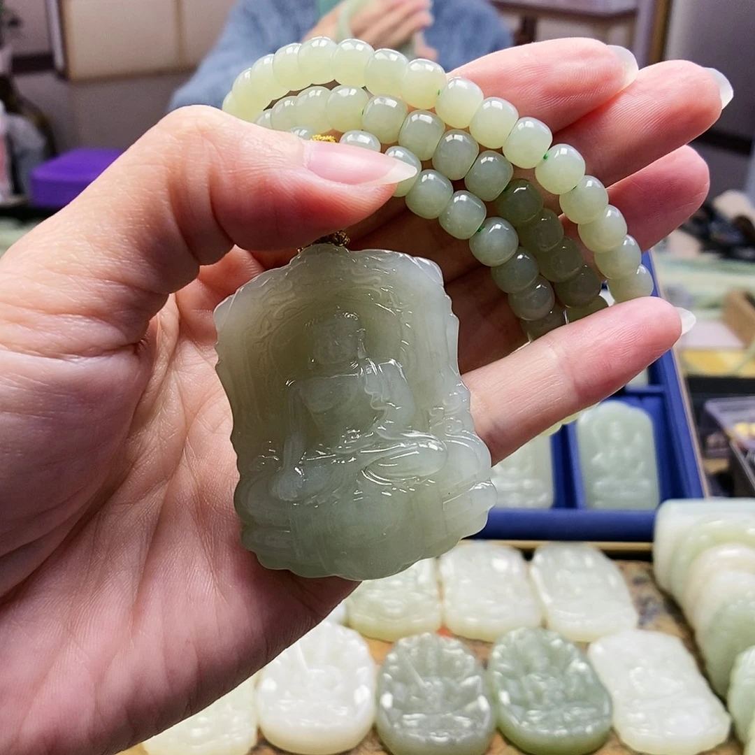 和田玉颈饰未镶嵌小*猪