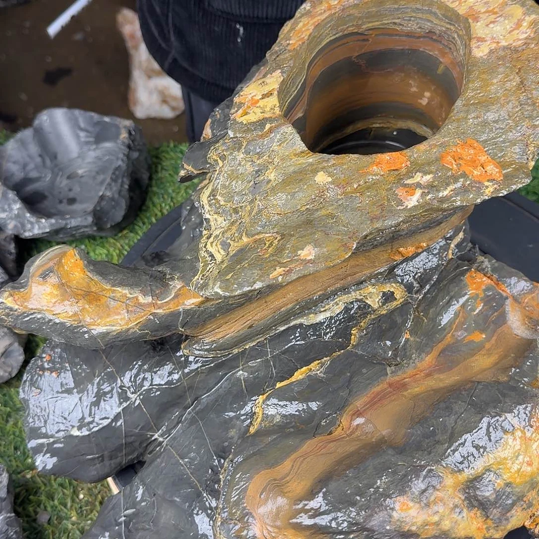 用****雨石头花盆花盆