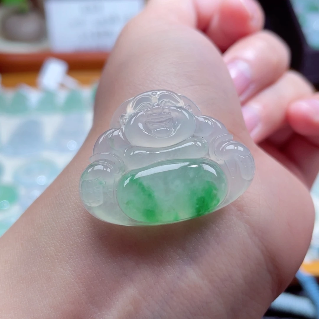 翡翠颈饰未镶嵌佛公