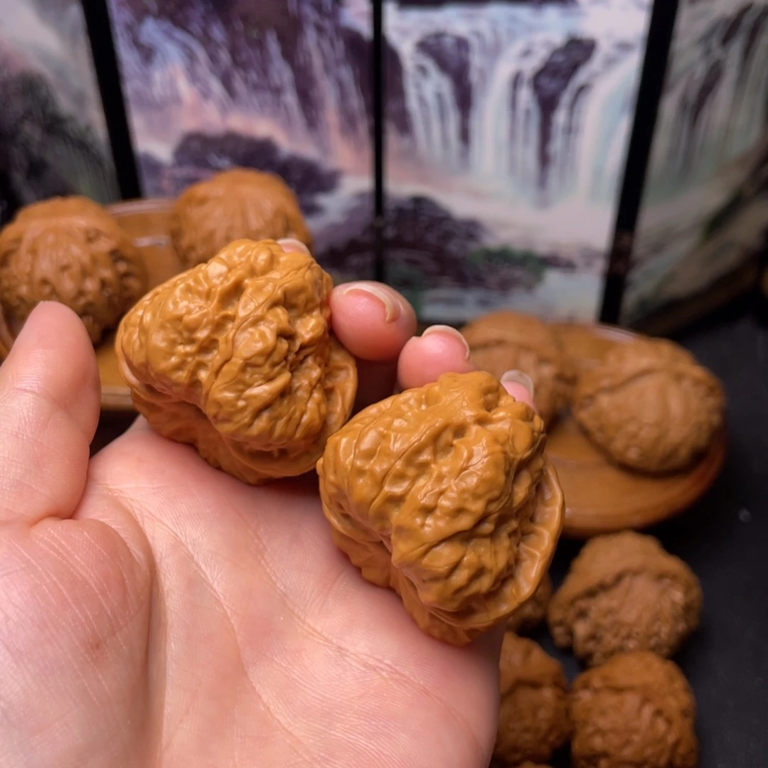 于***.文玩核桃把件40蛤蟆头