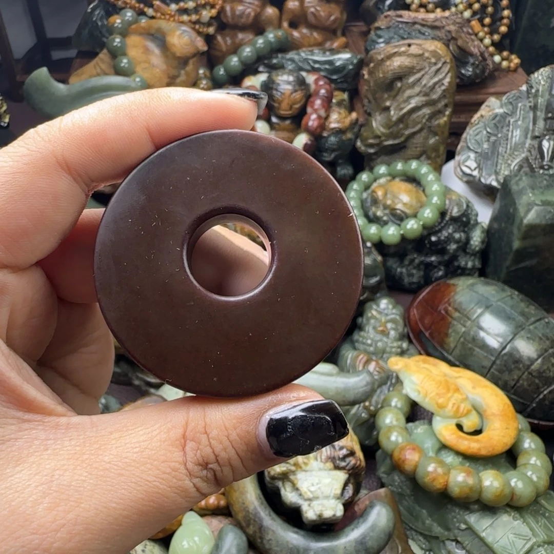 透闪石质玉未镶嵌珠宝奇石