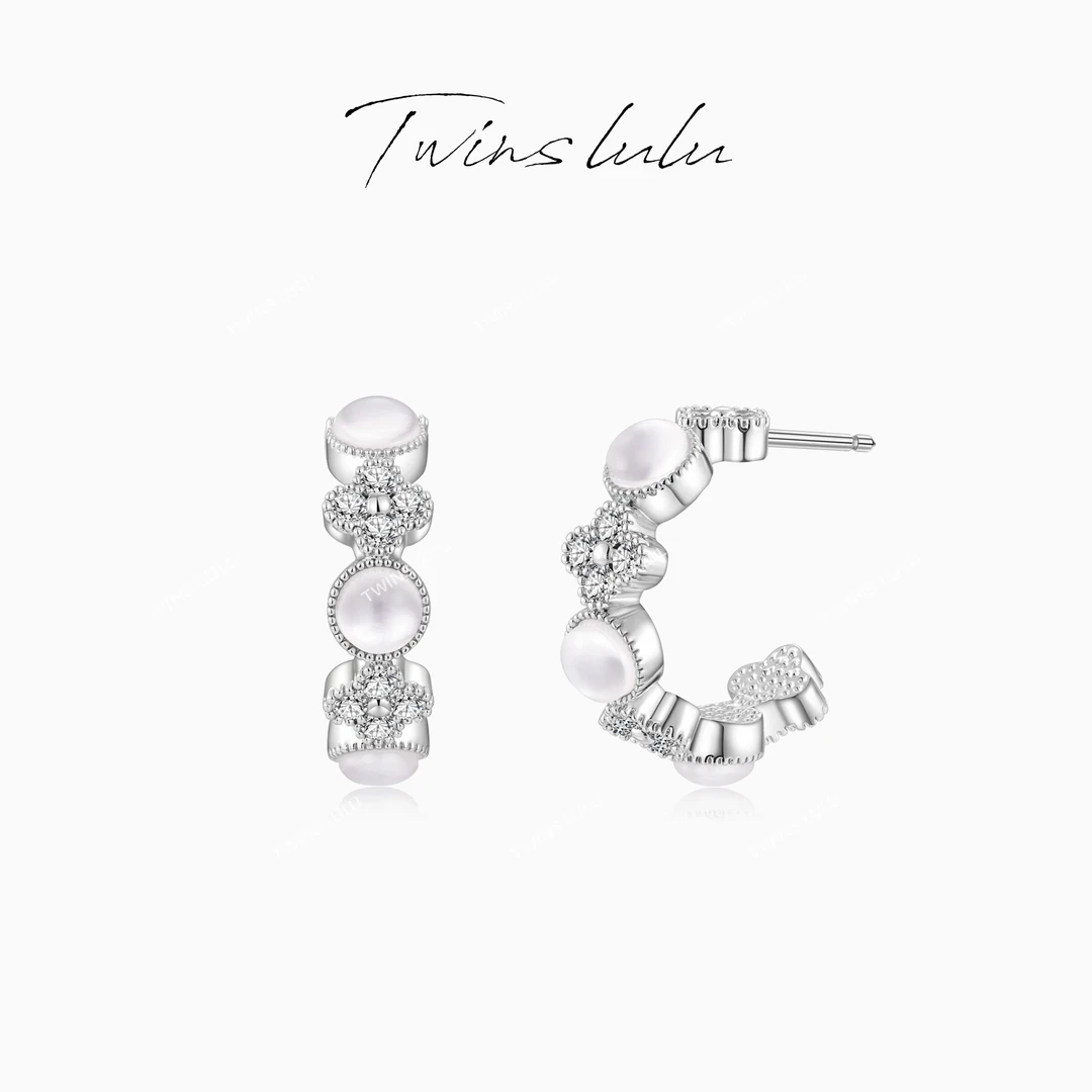 TWINS LULU 出游季 夏上新 经典轻奢时尚C形四叶珠珠耳环TSL2399