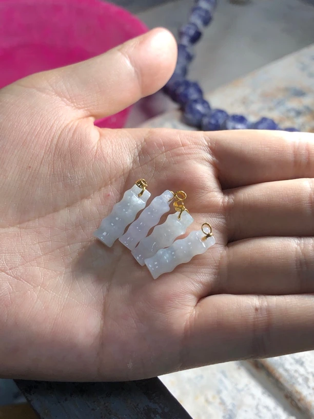 火火珠宝翡翠吊坠多样性发一