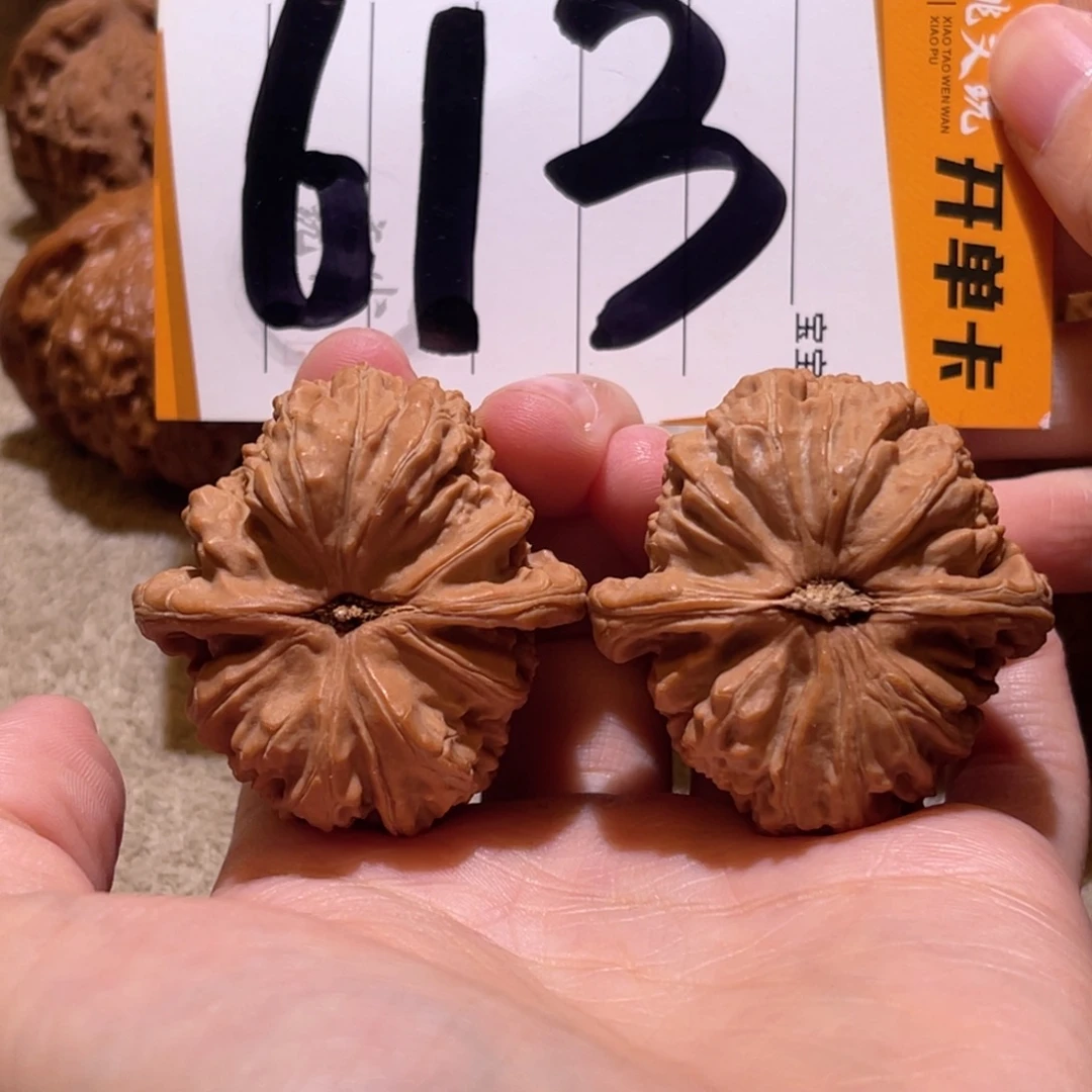 …***…把件文玩核桃全品39白狮子46克