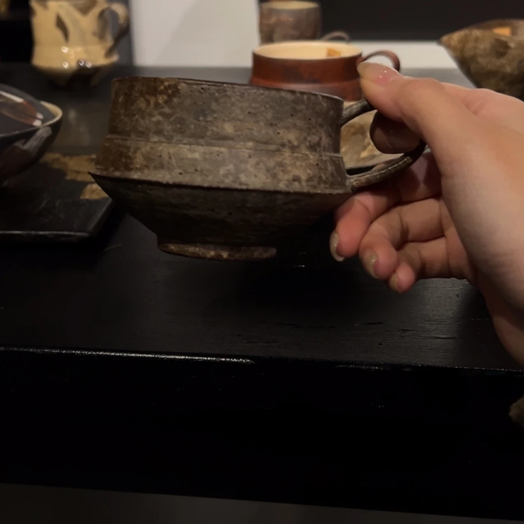 陶瓷。     陶瓷。