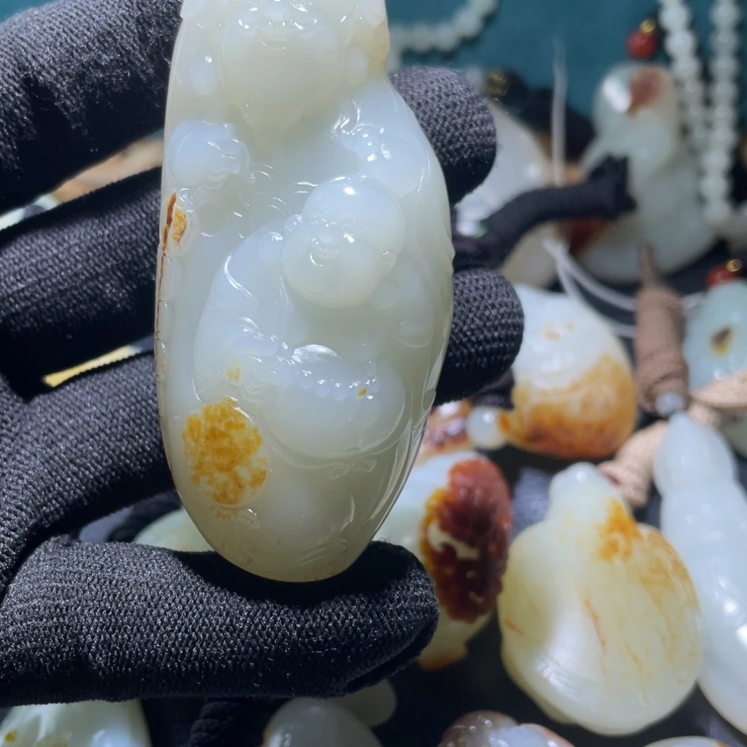 ****儿和田玉未镶嵌挂件