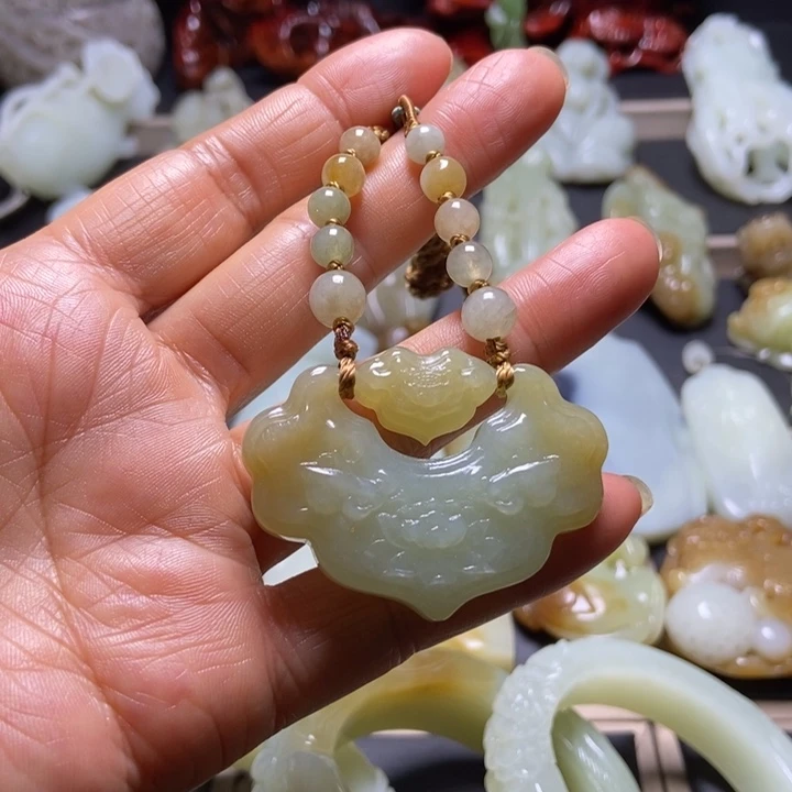 和田玉未镶嵌挂件