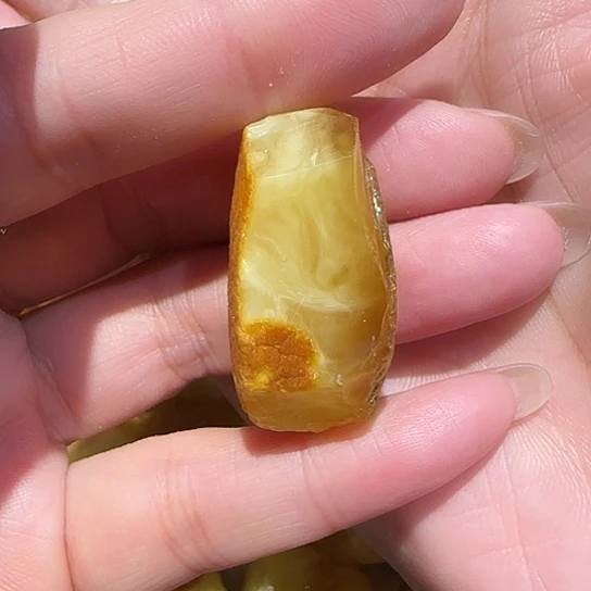 定制琥珀未镶嵌?****?蜜蜡