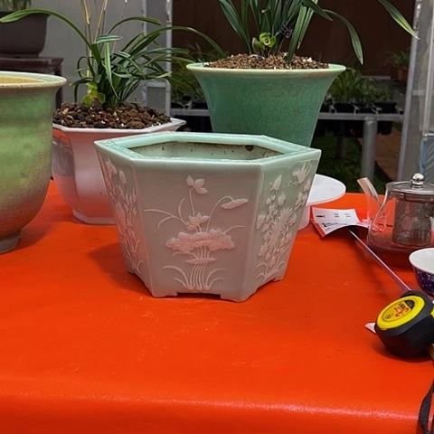 摆件@***?豆青釉堆花工艺