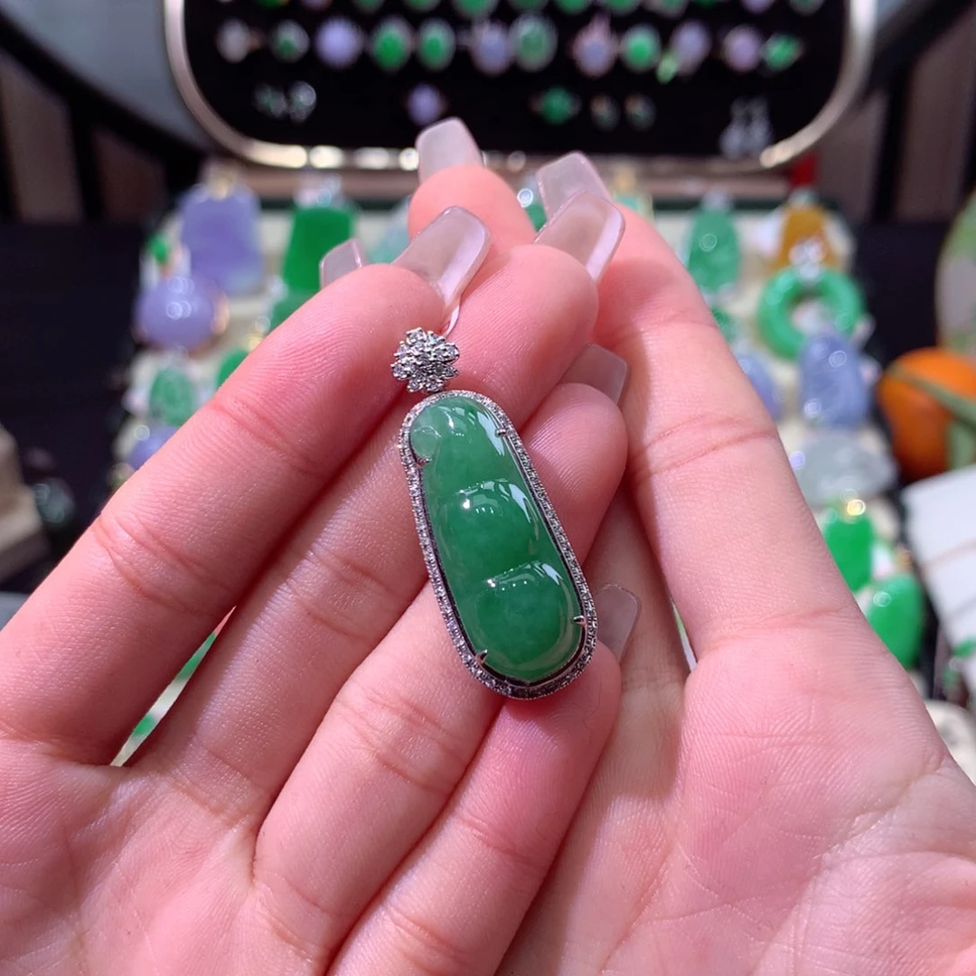 翡翠颈饰18K金镶嵌翡翠