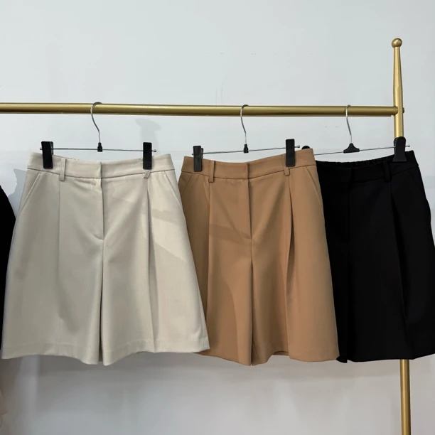 A字百搭松紧腰中高腰休闲西装短裤