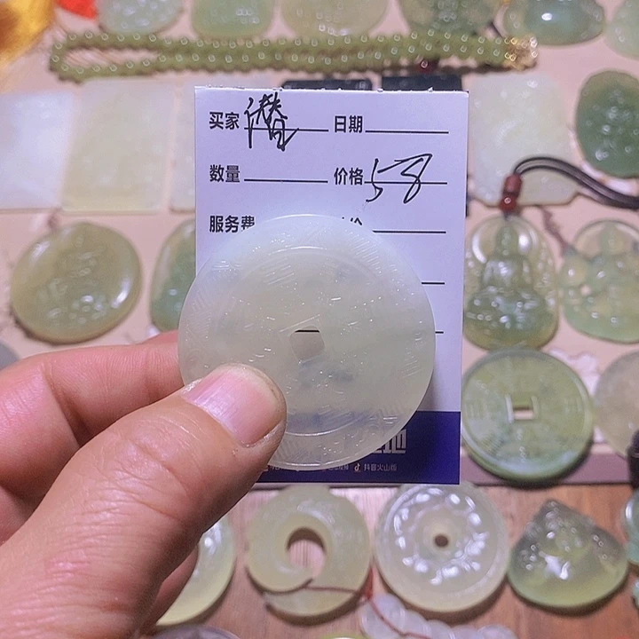 蛇纹石玉颈饰合金潜*