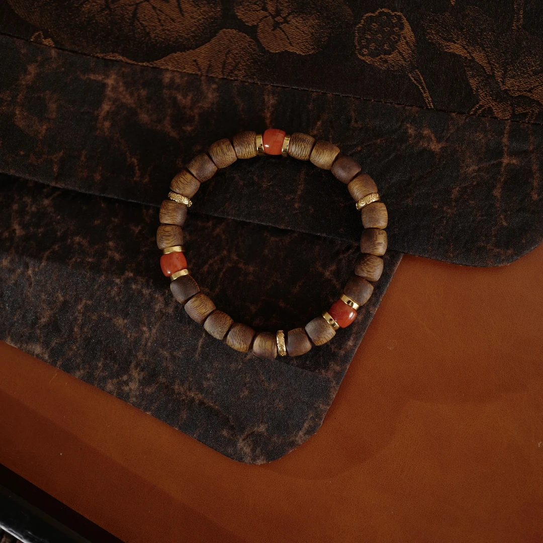 (三阳开泰)奇楠沉香鼓珠南红手串