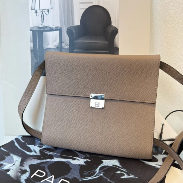 95新 Hermes/爱马仕 Hermes clic 16大象灰银扣E皮/H0012906