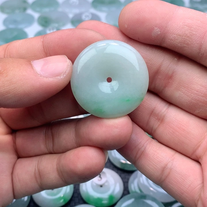 翡翠颈饰未镶嵌小*源缅甸天然A货翡翠