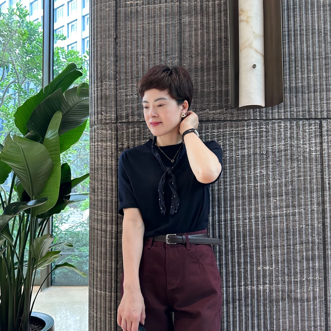 早秋短袖宽松简约风休闲时尚心形T恤百搭圆领黑色简约贝果复古风