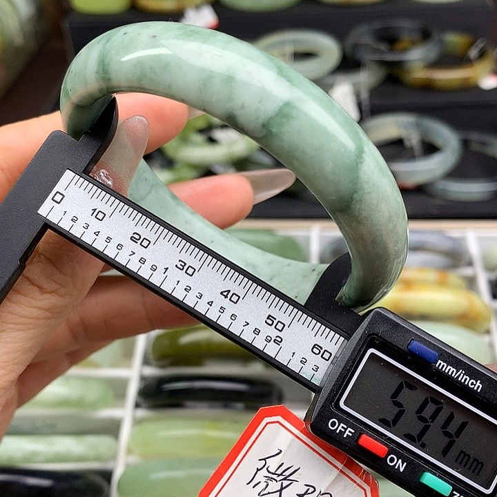 蛇纹石玉未镶嵌手镯596