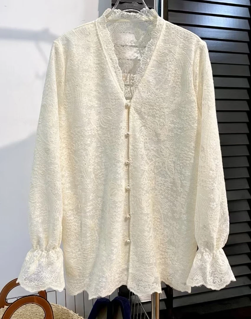 【芊朵专属】C1978法式复古蕾丝V领喇叭袖时尚百搭打底上衣