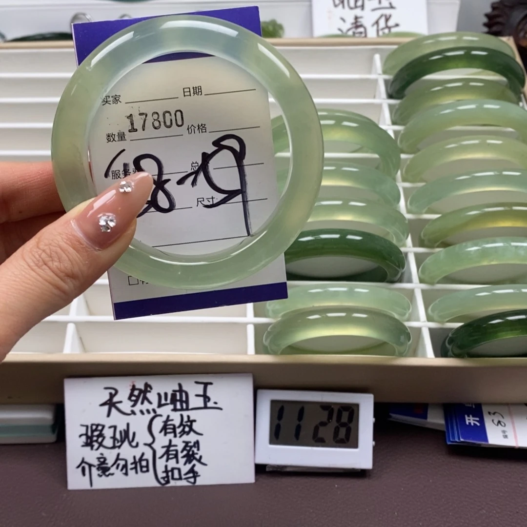 蛇纹石玉手镯未镶嵌