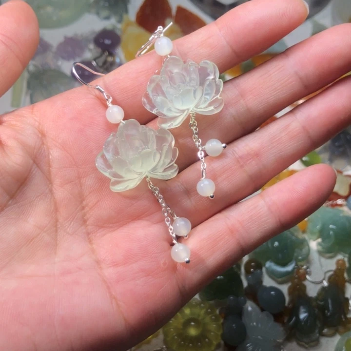 蛇纹石玉未镶嵌耳坠