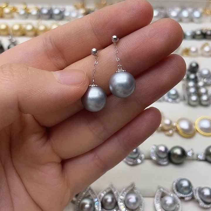 18K金镶嵌海水珍珠耳饰