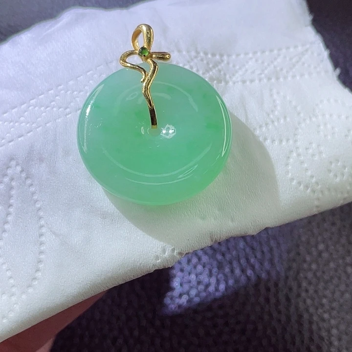 翡翠颈饰18K金镶嵌翡翠