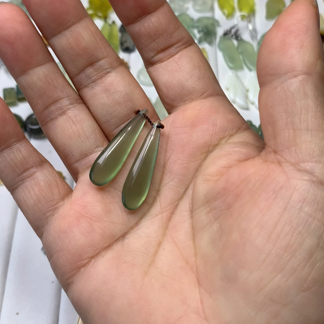 恰***分未镶嵌蛇纹石玉耳环
