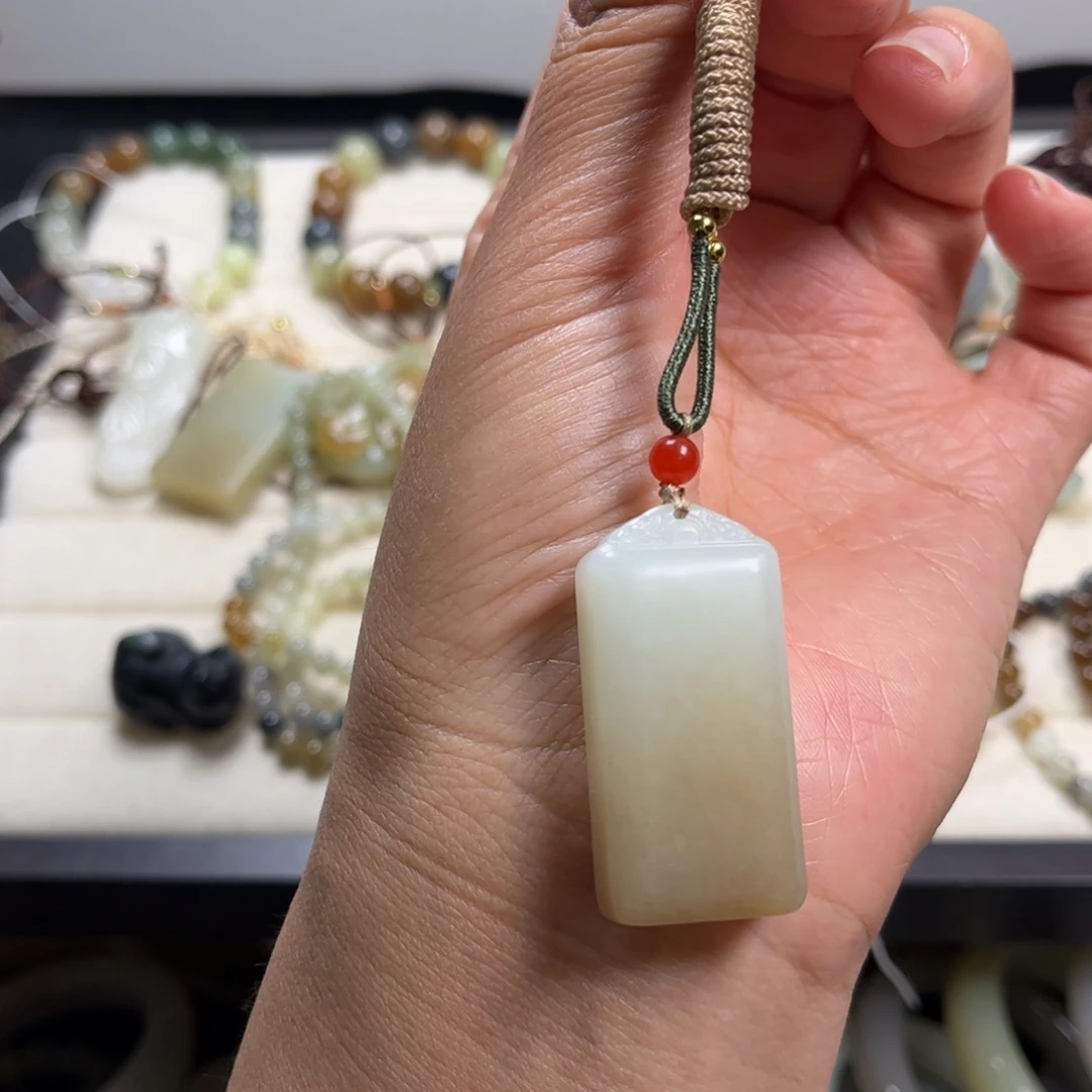 等***于和田玉未镶嵌吊坠(赠链)