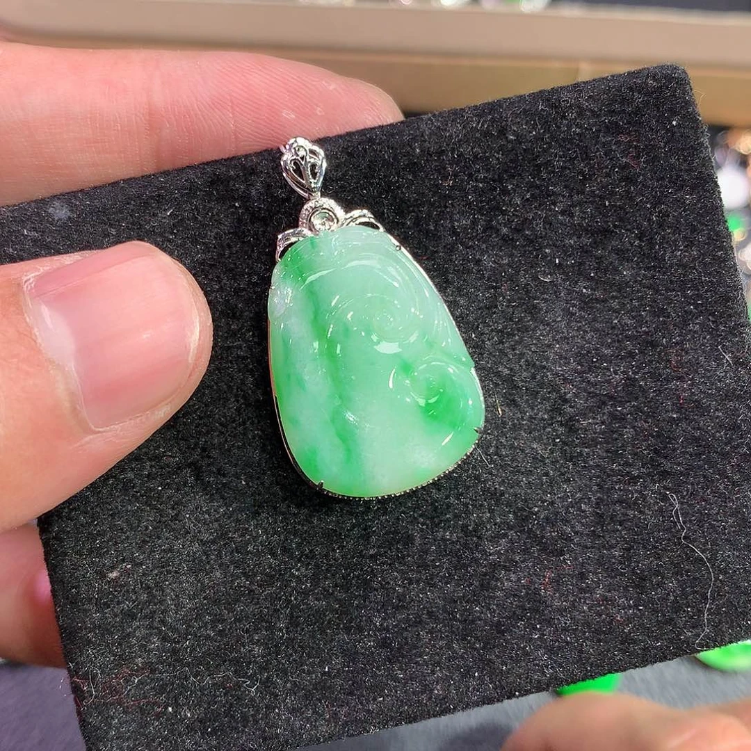 翡翠吊坠(赠链)18K金镶嵌