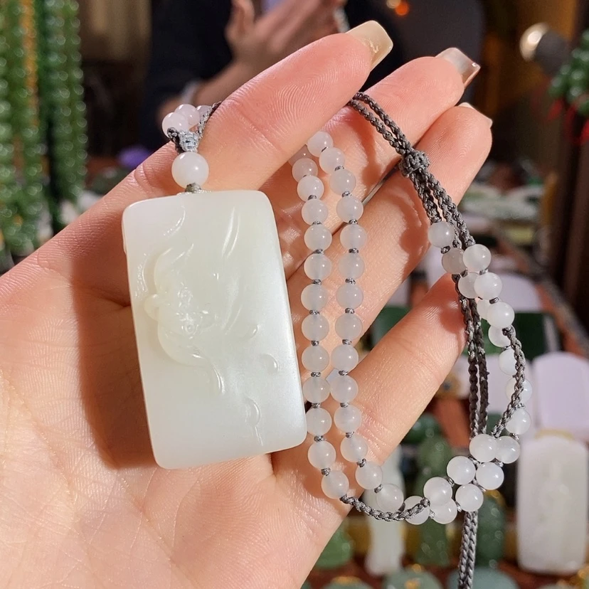 【闪购商品】吊坠(赠链)未镶嵌和田玉