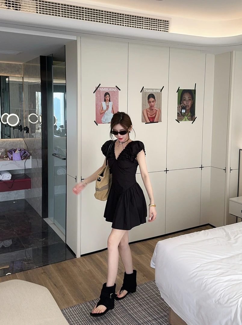 米娜家【赫本小黑裙】泡菜订制气质黑色显瘦飞袖连衣裙