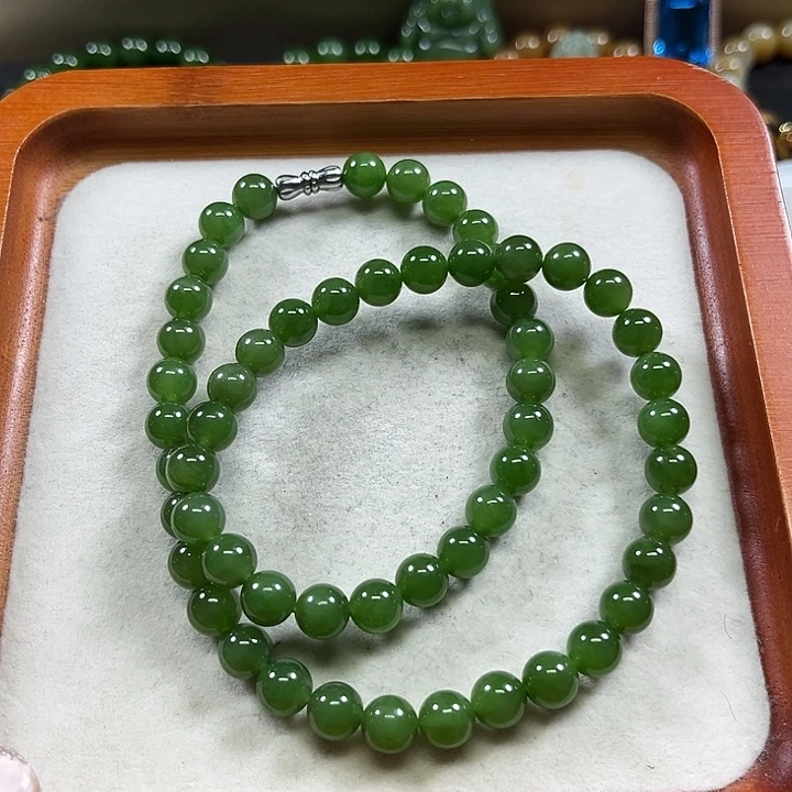 颈饰未镶嵌和田玉（碧玉）