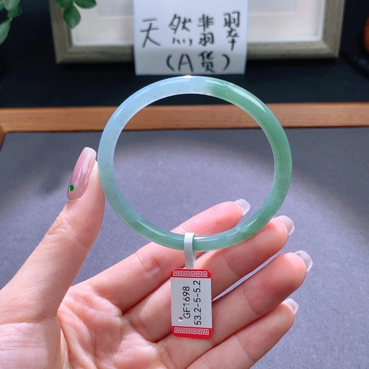 翡翠手镯未镶嵌天然翡翠手镯