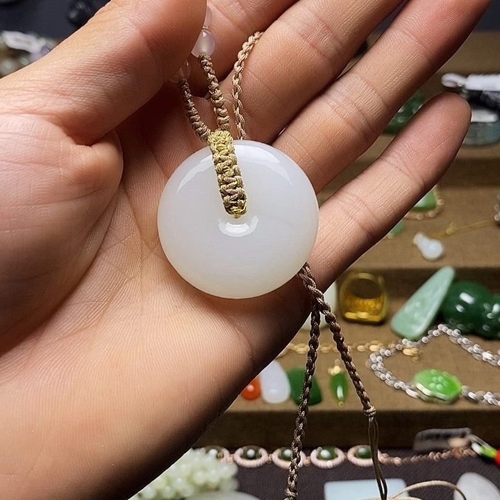 颈饰未镶嵌和田玉